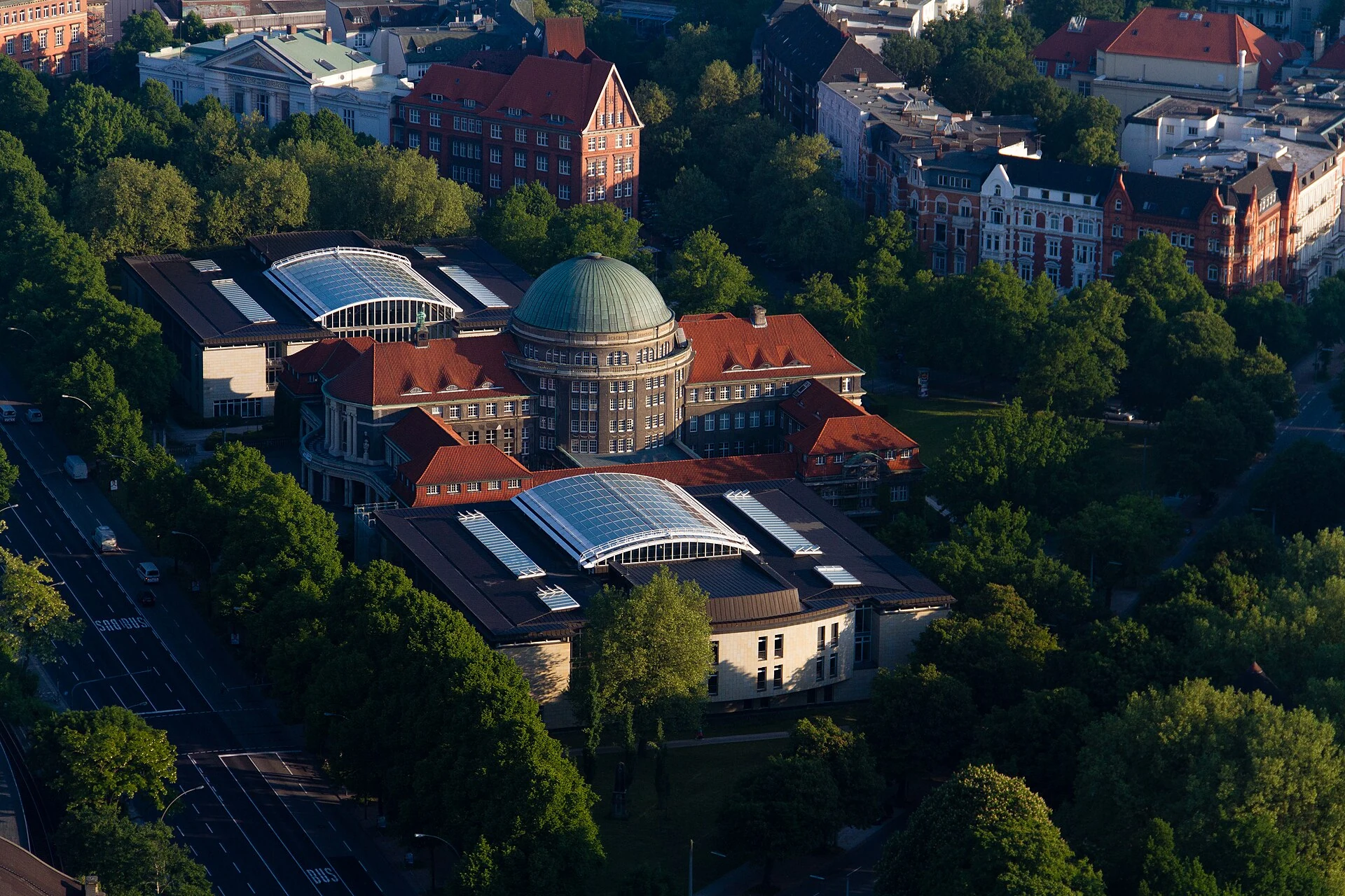 Hamburg Üniversitesi ana binası
